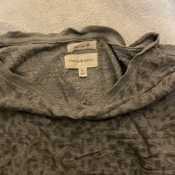 Cropped Sweatshirt - Picture 2 of 2